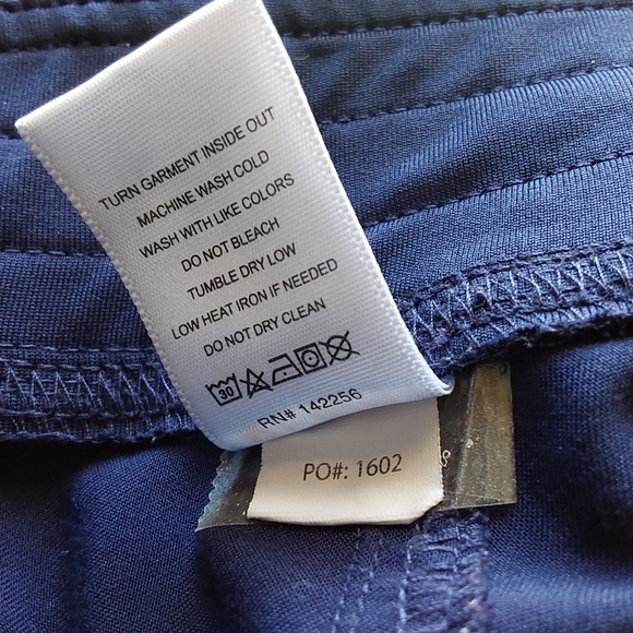 🌺 Near New FIGS Tech Collection Blue Scrub Pants - Picture 12 of 13